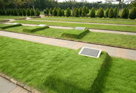 Bolehkah Satu Kubur Dipakai Kembali? Tinjauan Fiqih dan Adab Islam