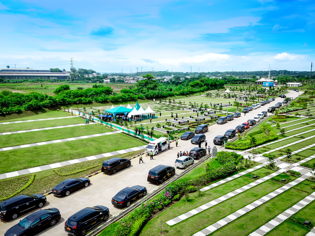 AMG-Aerial-Belakang-pemakaman-ramai