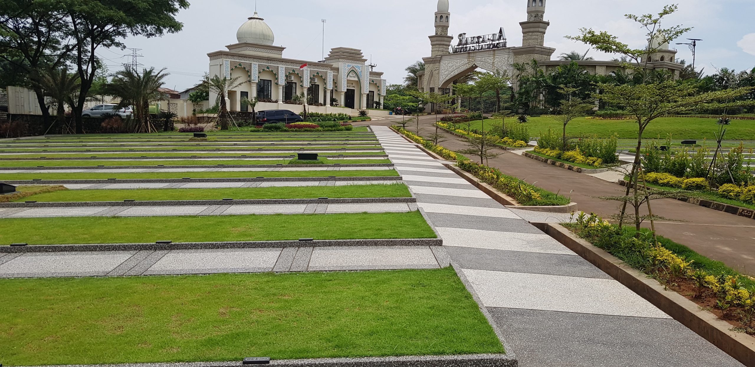 https://upload.wikimedia.org/wikipedia/commons/9/9e/Al-Azhar_Memorial_Garden_Zona_CC.jpg