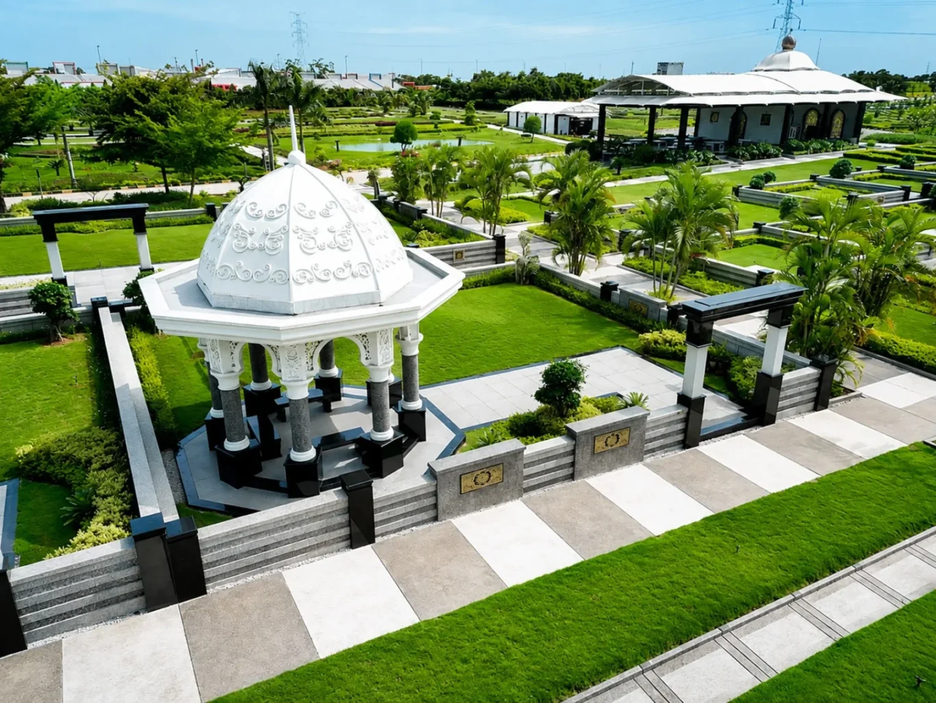 Foto kawasan makam Royal Family di Al Azhar Memorial Garden Karawang