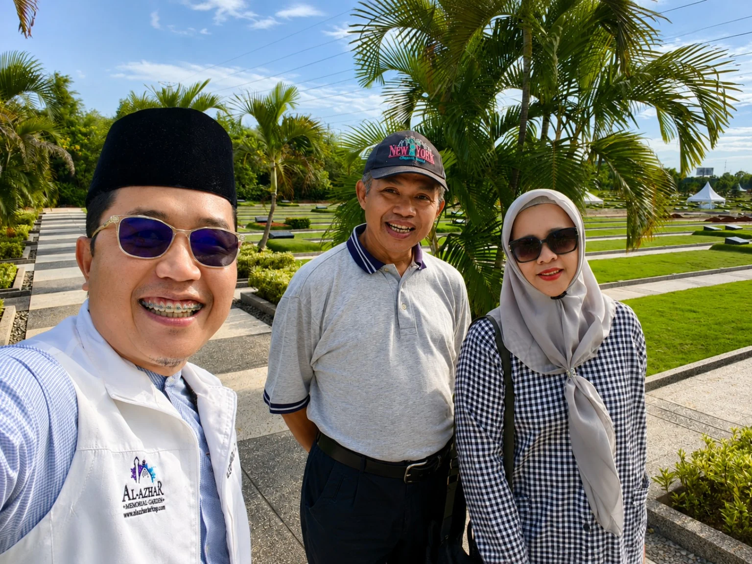 Pendampingan survei makam bersama calon konsumen