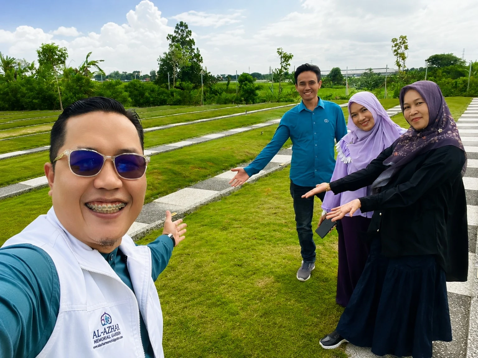 Dokumentasi diskusi calon konsumen Al Azhar Memorial Garden