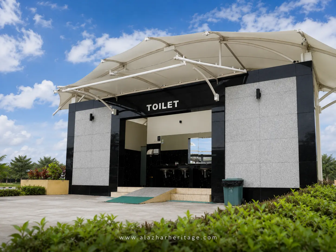 Fasilitas toilet kawasan di Al Azhar Memorial Garden Karawang